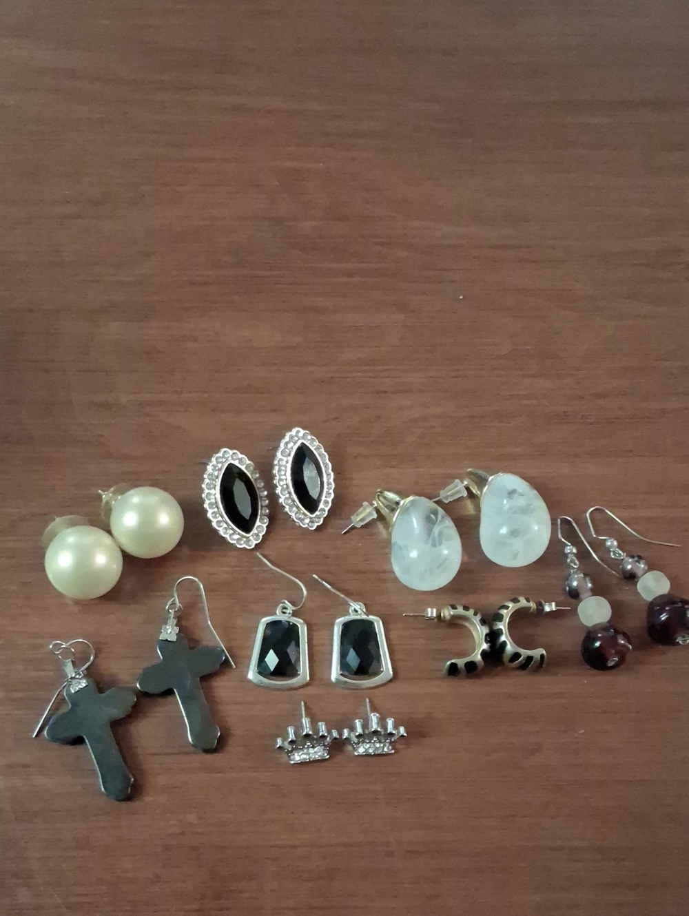 Vintage Fashion Assorted Earring Mixed Lot in Black, White, Pearl Etc. 8 Pairs